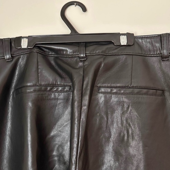 Aritzia Babaton Command Cropped Vegan Leather Pants | Size 14 | Minimalist Chic - Picture 8 of 9